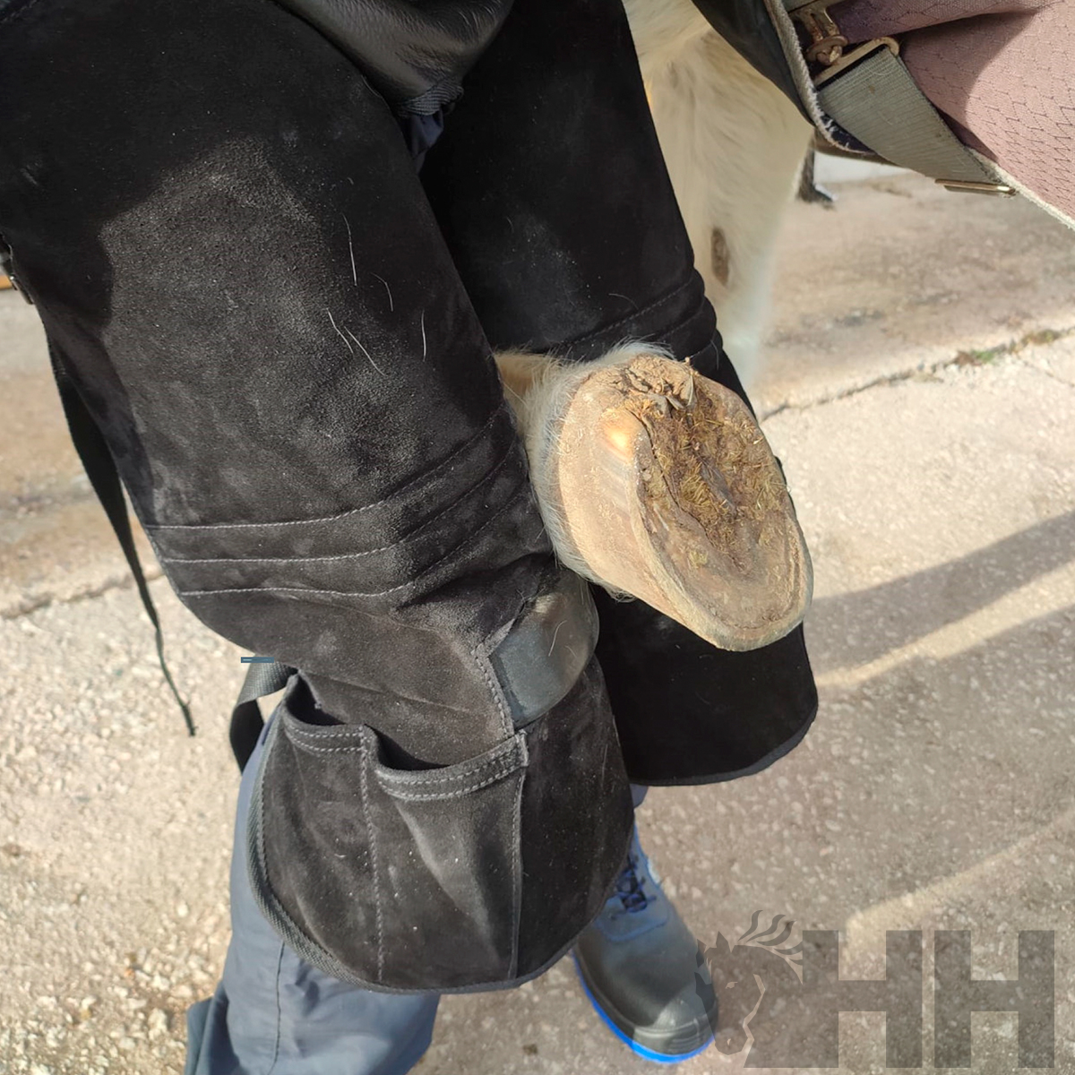 DELANTAL HERRADOR HISPANO FARRIER CON TOPES ANTIDESLIZANTES MOD LIGERO - Imagen 8