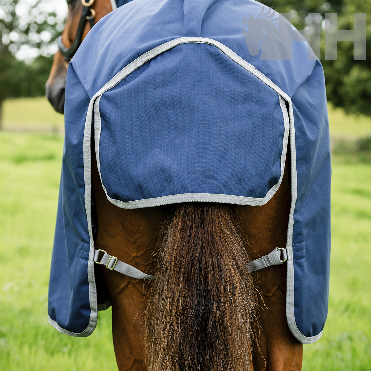 MANTA AMIGO RIPSTOP 900D PLUS EXTERIOR CON CUBRECUELLO MEDIUM (200g) - Imagen 3