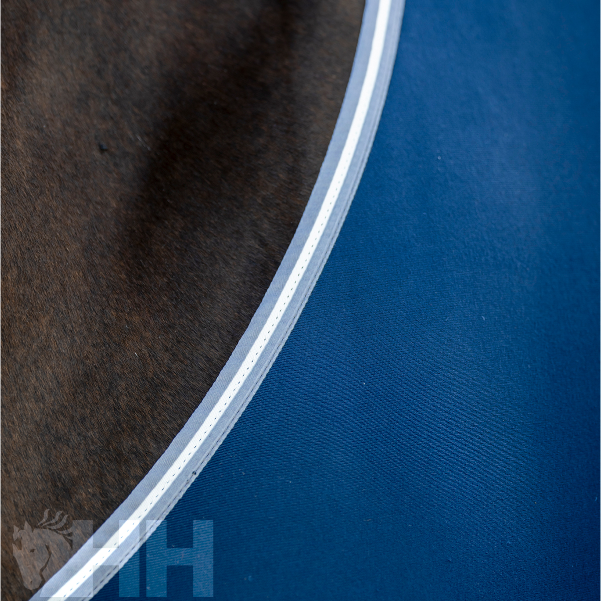 MANTA AMIGO JERSEY COOLER PONY SECADO - Imagen 7